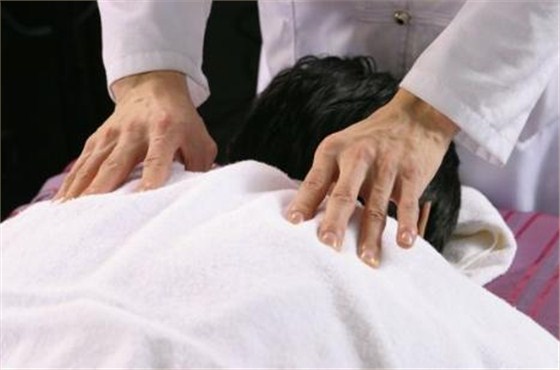 低頭族的福音，五個(gè)小動(dòng)作教你遠(yuǎn)離頸椎病
